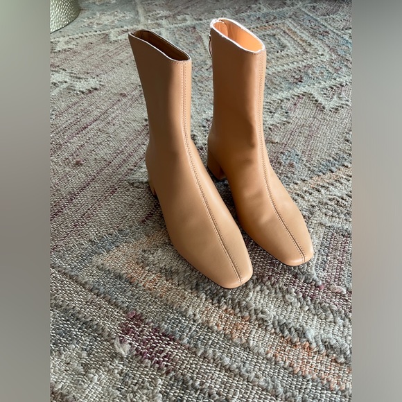 J Crew Roxie Center Seam Ankle Boots Womens 5 Back Zipper Minimalist EUC - Picture 1 of 3